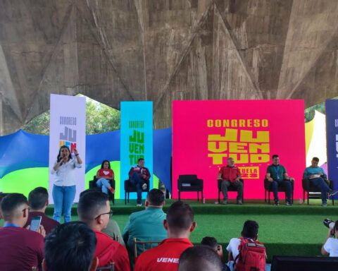 Diosdado Cabello to young people: they are forbidden to fail