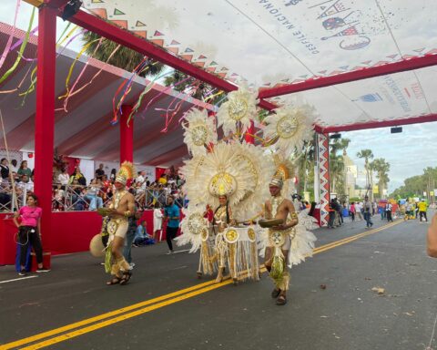 Dominicans and tourists enjoy the carnival on the Malecón in Santo Domingo