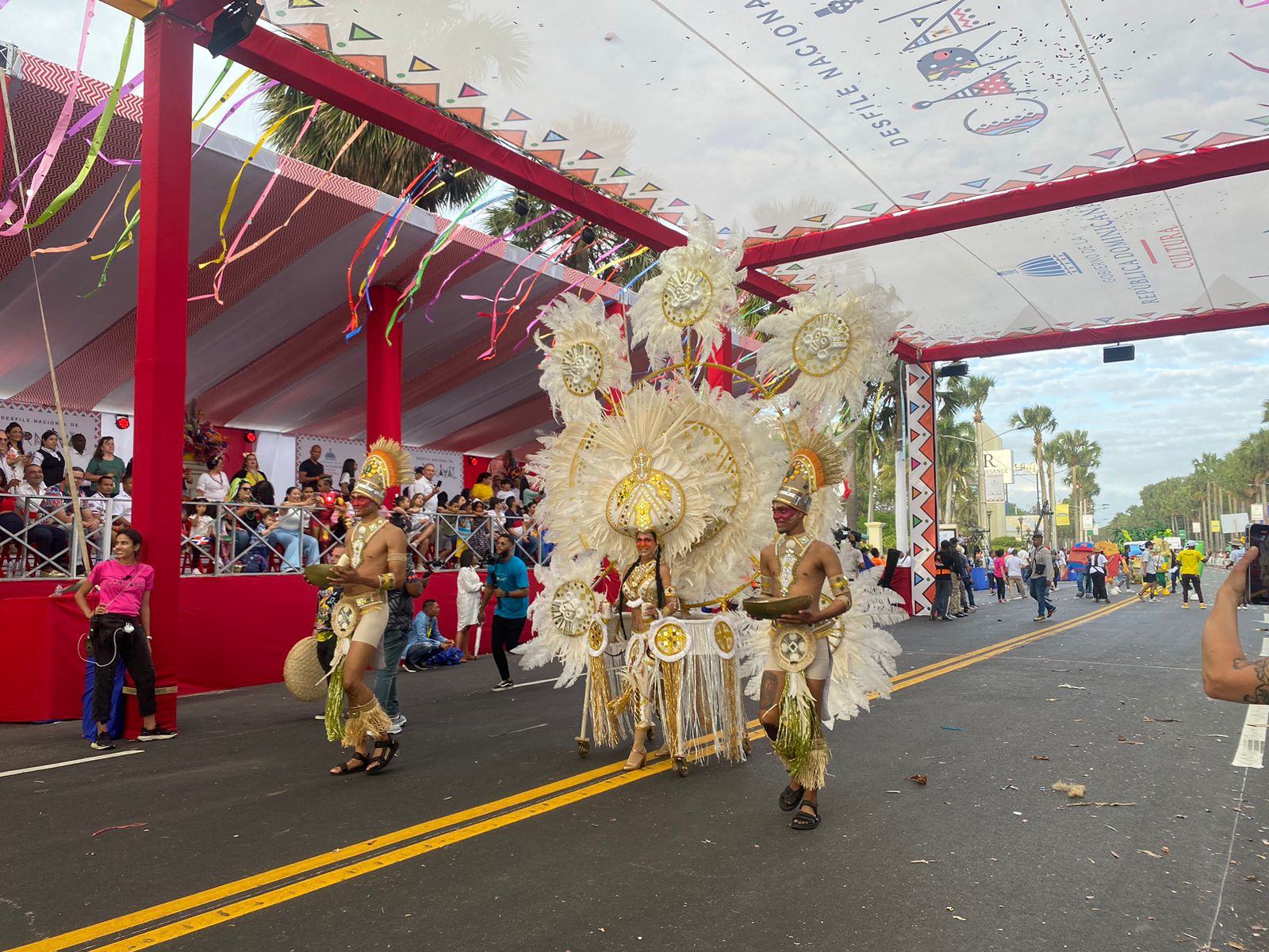 Dominicans and tourists enjoy the carnival on the Malecón in Santo Domingo