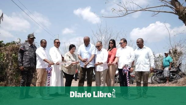 Electricity is brought to the La Culebra de El Seibo community