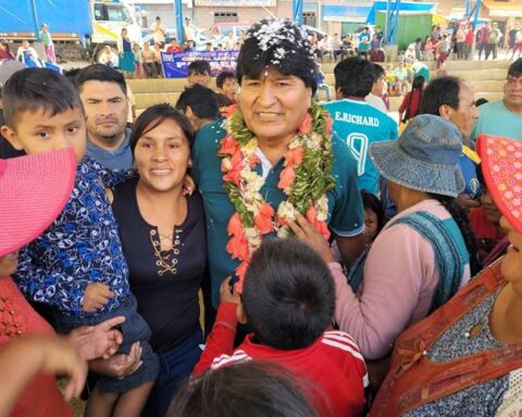 Evo arrives in the Yungas of La Paz despite being declared persona non grata and the installation of roadblocks against him