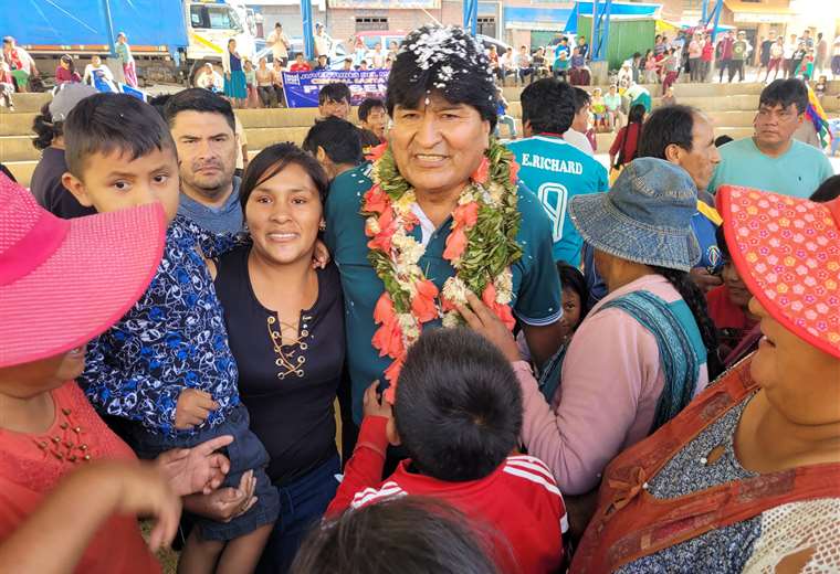 Evo arrives in the Yungas of La Paz despite being declared persona non grata and the installation of roadblocks against him