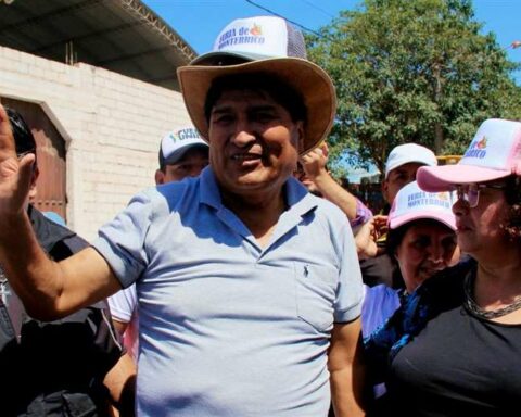 Evo says that Lima "suspiciously calls the IACHR" and describes the arrival of commissioners as a "distraction"