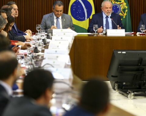 Federal government will adopt partnerships with the private sector for investments