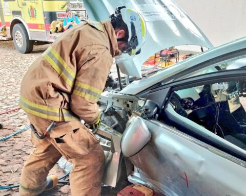 Firefighters are trained in rescue and firefighting in electric vehicles