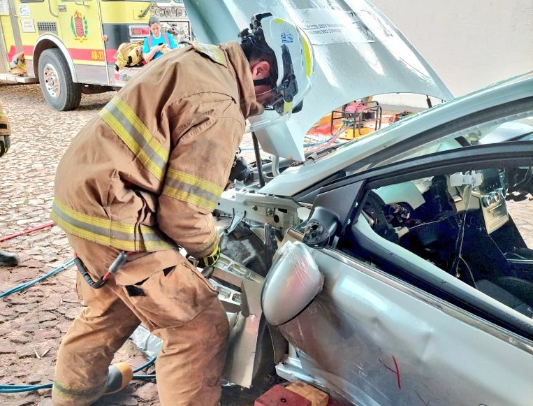 Firefighters are trained in rescue and firefighting in electric vehicles