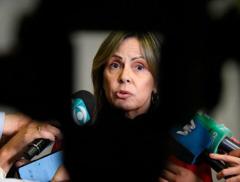 Fossati when asked if he read all the chats: "everything was impossible"