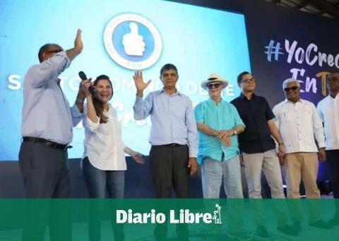 Francisco Peña passes to the PRM