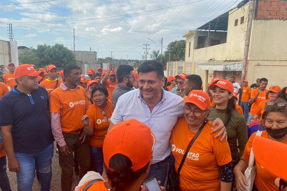 Freddy Superlano toured the streets of Anzoátegui to promote the primary elections