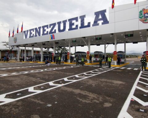 Freeing the country's resources would solve migration