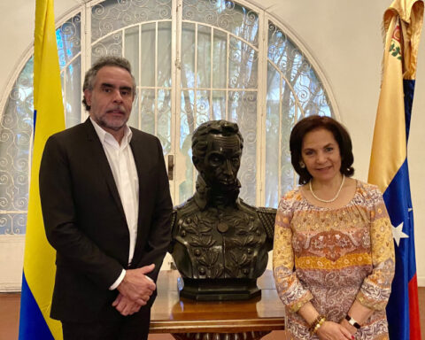 Fulvia Benavides was sworn in as Colombian consul in Caracas