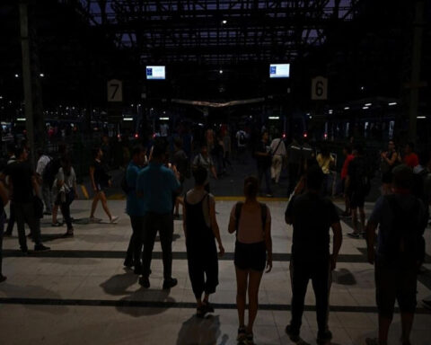 Government of Argentina criminally denounces electric company for massive cuts