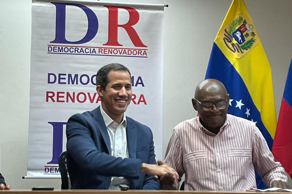 Guaidó receives new political support with the support of Democracia Renovadora