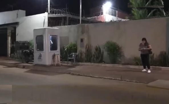 Guard was shot in his booth by an unknown person in Villa Elisa