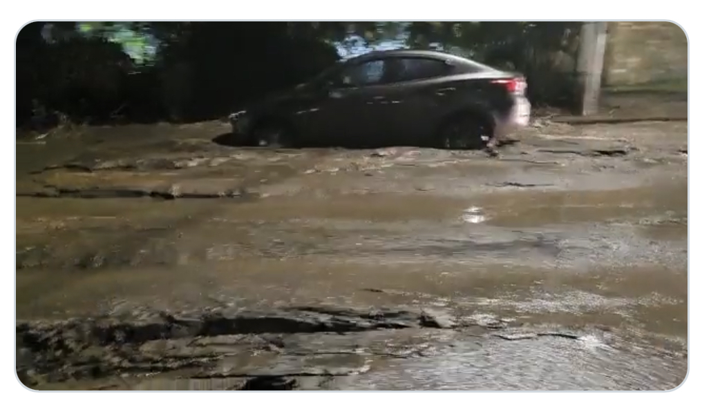 Heavy rains in Bogotá turned streets into rivers of mud