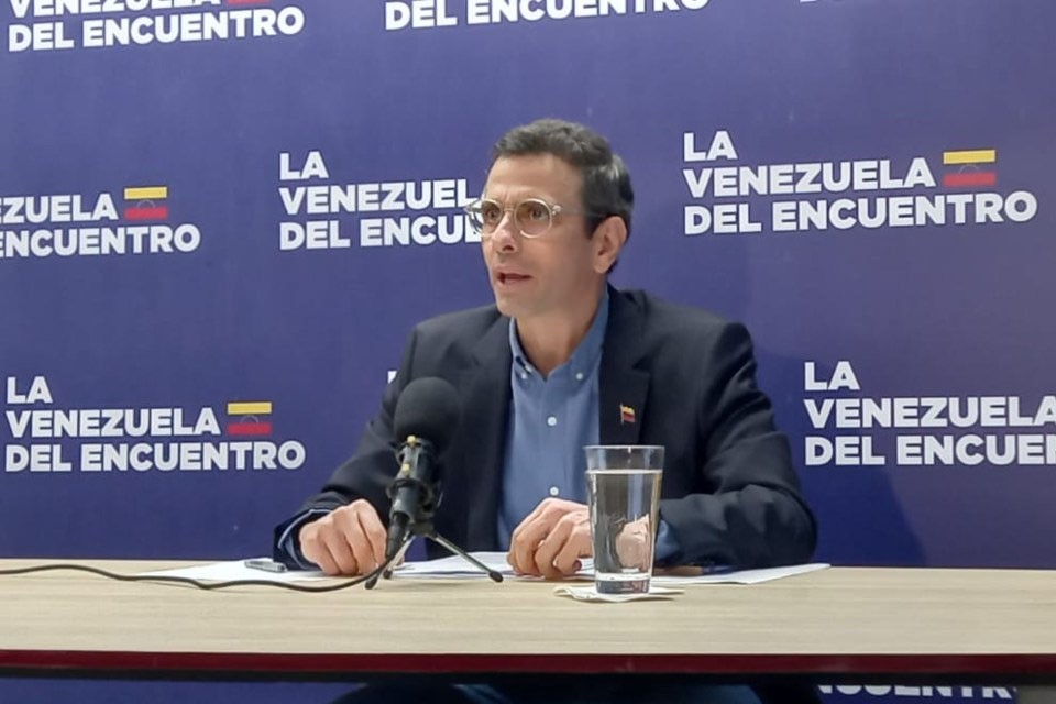 Henrique Capriles: I am not going to ask the Government for permission if I can run or not