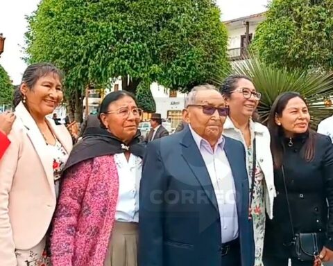 Huancaíno celebrated 89 years of life in Plaza de la Constitución with an orchestra and typical dances (VIDEO)