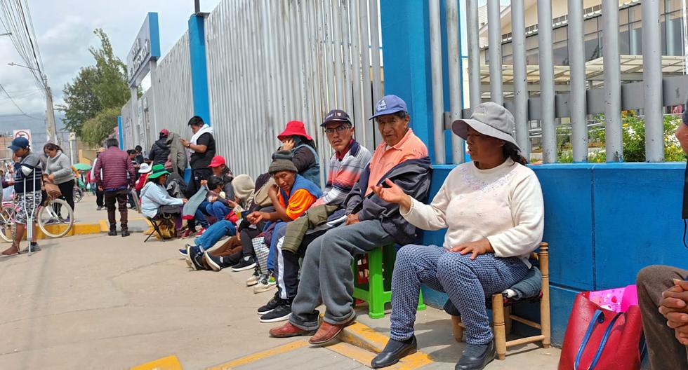 Huancayo: Patients wait 20 hours and wake up to get an appointment at the Carrión hospital