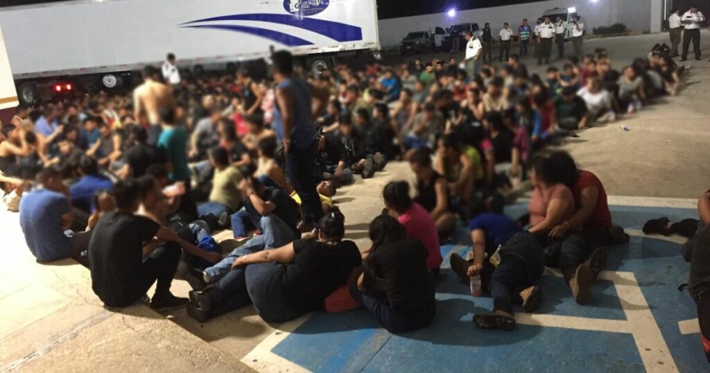 INM rescues 343 Central American migrants in an abandoned trailer in Veracruz