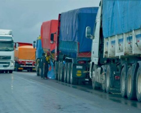 In Chile, they believe that Bolivia does not support its policy of "redirecting migrants" due to maritime interests