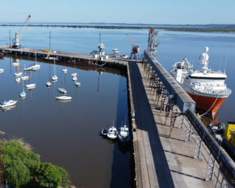 In disagreement with the mayors Lima and Lafluf in the projects for the port of Fray Bentos