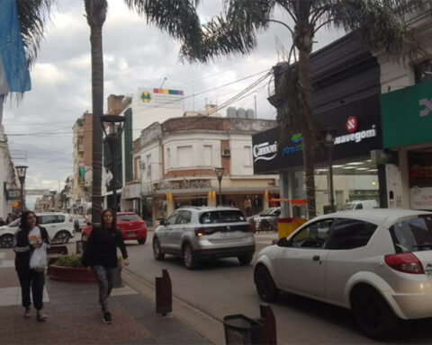 In six months "more than a million Uruguayans" crossed over to buy in Argentina