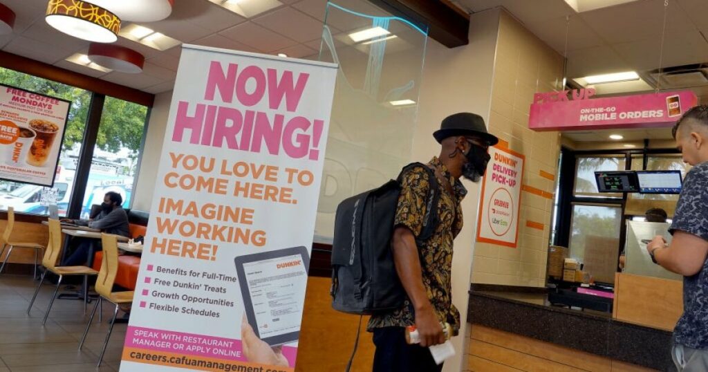 In the US, weekly applications for unemployment benefits increase