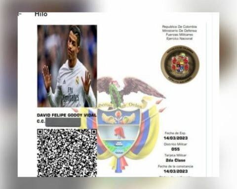 "It's not a joke", they gave him his military notebook with the photo of CR7, "the complaint in networks worked, they already responded"