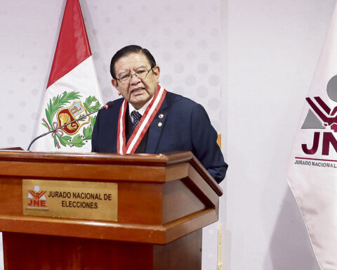 Jorge Salas Arena, head of the JNE, denounces death threat