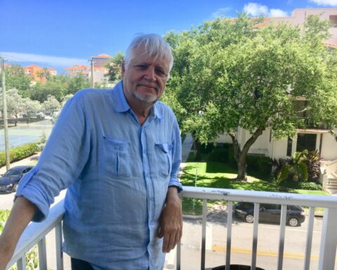 LASA awards Lisandro Pérez for the excellence of his work on Cuba