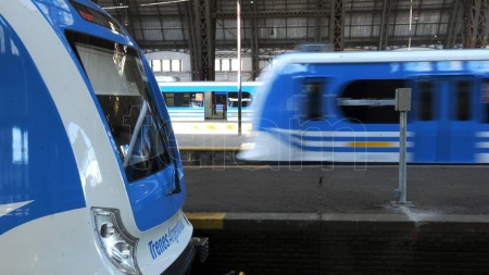 La Plata branch of the Roca train with limited service due to protest by residents without electricity