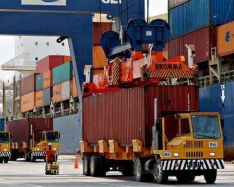 Low oil sales and other causes of the drop in exports