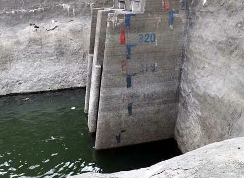Low water level dam in the Tavera-Bao