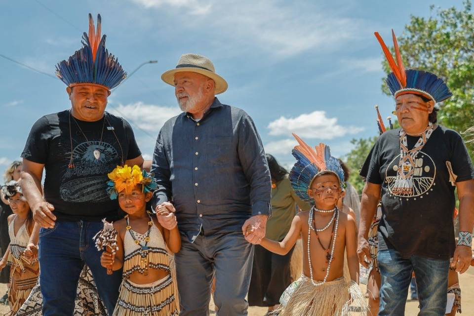 Lula da Silva commits to eliminate illegal mining and return their lands to the Yanomami