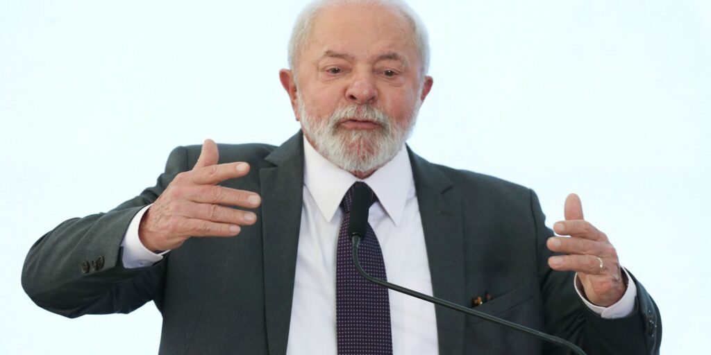 Lula postpones departure to China after presenting mild pneumonia