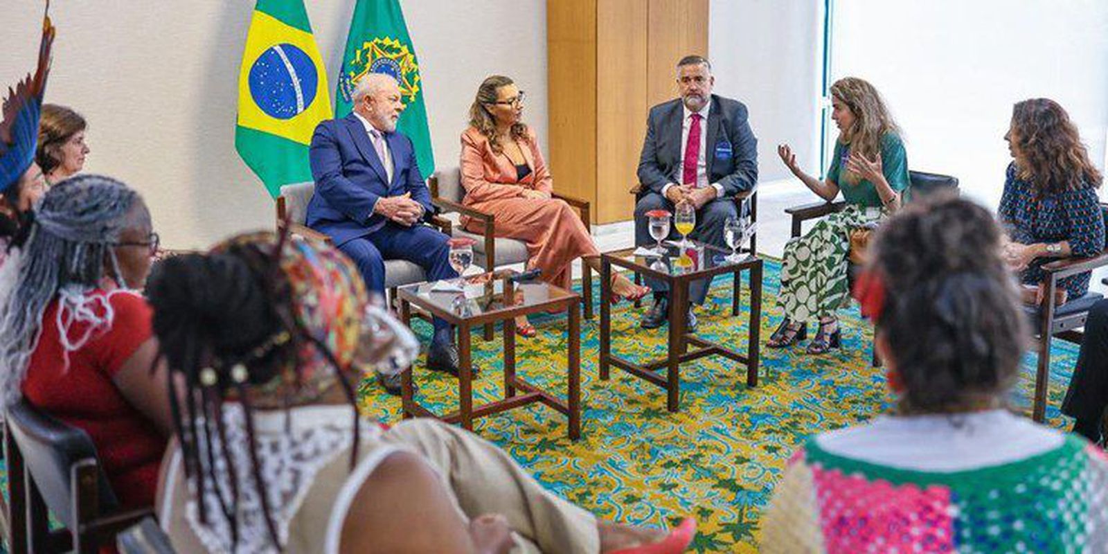 Lula welcomes SUS frontline workers during the pandemic