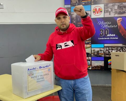 Maduro congratulates the new Metro union board of directors