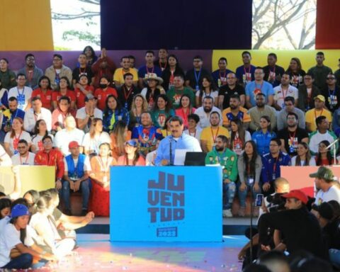 Maduro wants to use young people to revive the ruling party in the streets