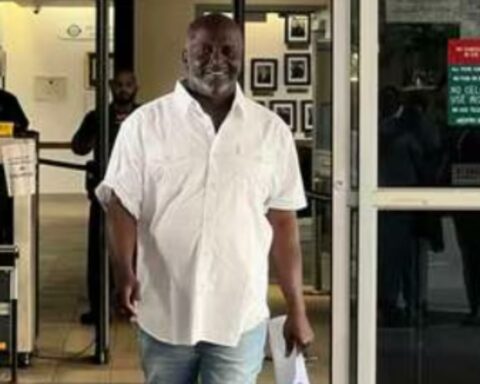 Sale libre hombre condenado a 400 años de cárcel por error