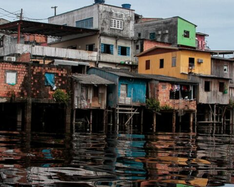 Manaus suffers from urban expansion in precarious settlements