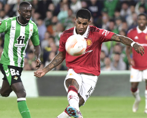 Manchester United complies and advances to the quarterfinals of the Europa League