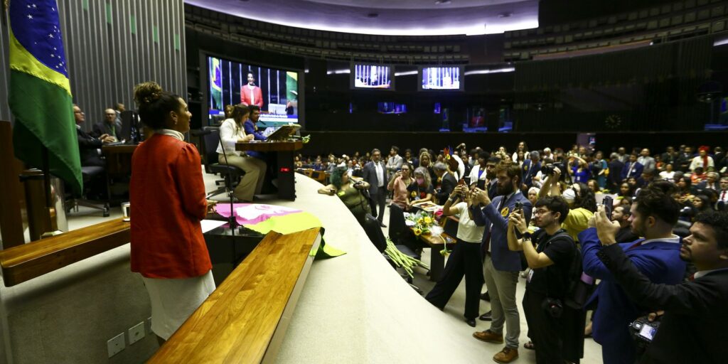 Marielle is honored in the plenary of the Chamber of Deputies