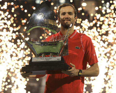 Medvedev achieves his third title in three weeks in Dubai