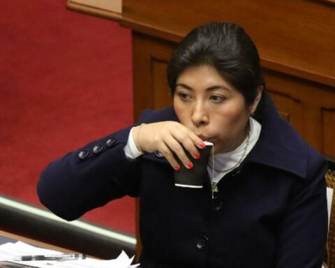 Migration issues alert to warn Betssy Chávez and former ministers to leave the country