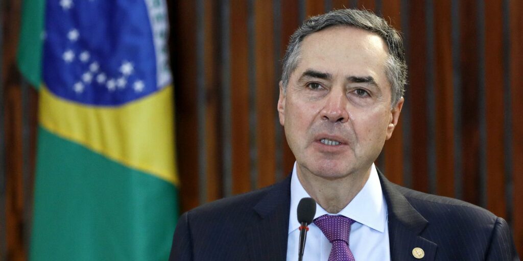 Minister of the STF Luís Roberto Barroso is discharged from hospital