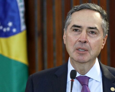 Minister of the STF Luís Roberto Barroso is discharged from hospital
