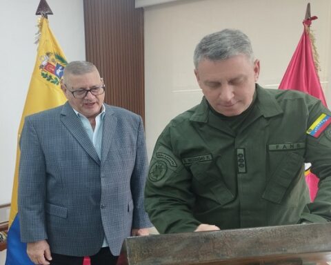 MinDefensa y Escuela Nacional de Administración y Hacienda Pública firman convenio académico
