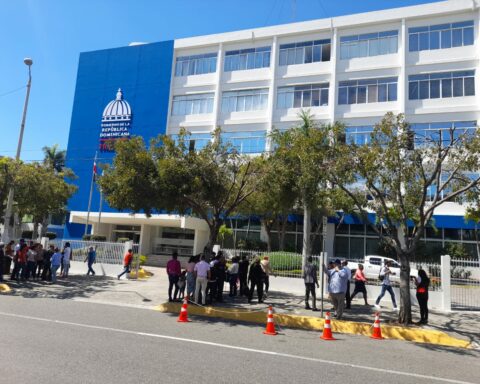 Ministry of Labor staff leave terrified by fire alarm