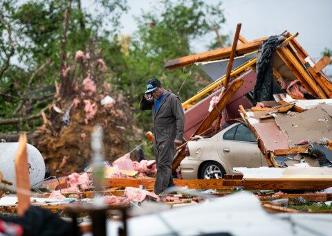Mississippi prepares for new storms, after the passage of tornadoes that already leave 25 dead