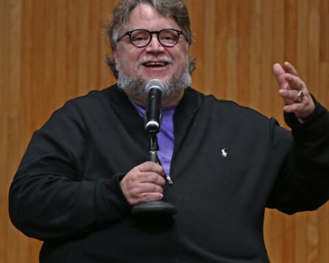 Monreal, Ebrard and more politicians congratulate Guillermo del Toro on the Oscar